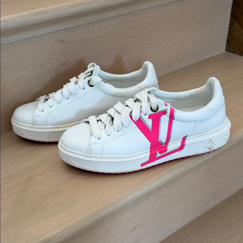 LOUIS VUITTON Time Out Sneakers 39